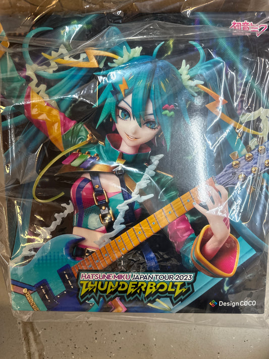 111222 Miku figure